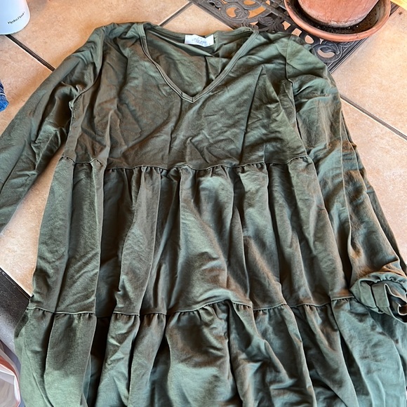 Carly Jean Forest Green Tiered Dress - Picture 1 of 4